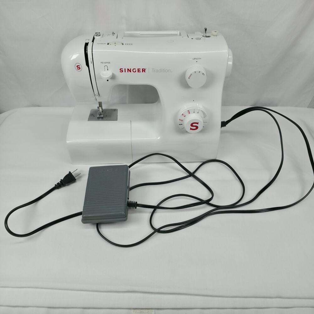 Singer Tradition 2250 Sewing Machine Tested Working w Foot Pedal 10 Stitch